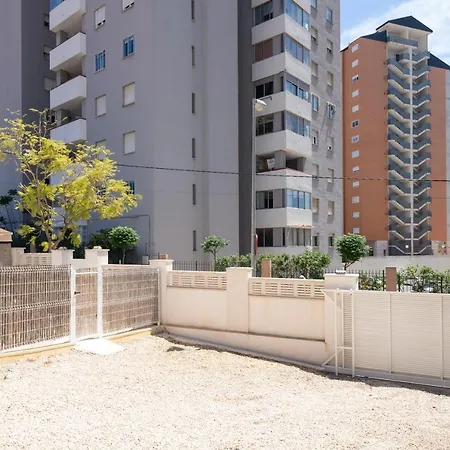 Casa Mya Con Terreno Privado Y Parking Compartido - A 800m De Playa Poniente Ferienhaus