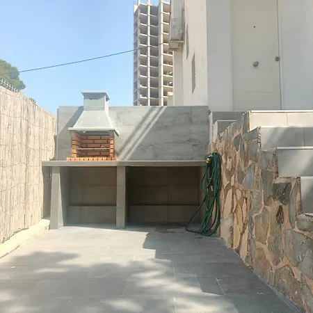 Casa Mya Con Terreno Privado Y Parking Compartido - A 800m De Playa Poniente Ferienhaus