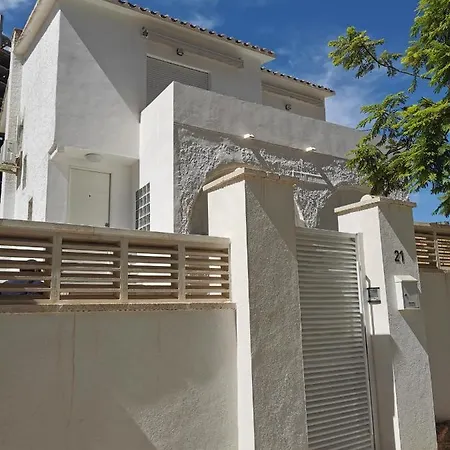 Casa Mya Con Terreno Privado Y Parking Compartido - A 800m De Playa Poniente Semesterbostad *